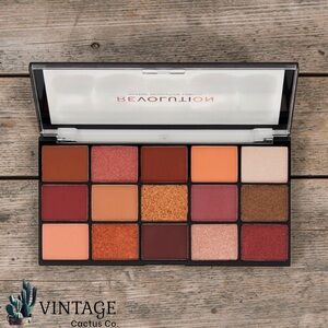 New! REVOLUTION
MAKEUP REVOLUTION LONDON
RELOADED- SEDUCTIONS